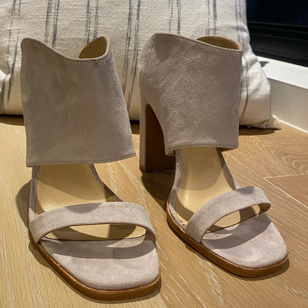 Beige Suede 42 Gold heels in size 8
